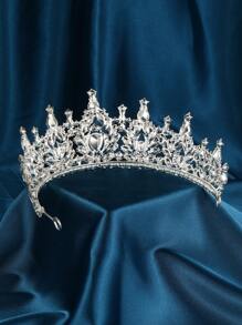 Diadèmes et couronnes sont un ensemble de bijoux pour femmes. Diadèmes, boucles d'oreilles et colliers pour mariage. Ensembles de bijoux de mariée en cristal strass pour costume, anniversaire, soirée de remise des diplômes, cadeaux
