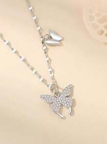Collier à quatre feuilles de trèfle en cristal en argent sterling S925 pour femmes. Design de luxe discret, léger et simple pour la clavicule. Bijou de mariage, de fiançailles et de la Saint-Valentin