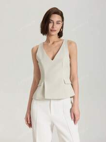 Top senza maniche con scollo a V e mini gonna con volant