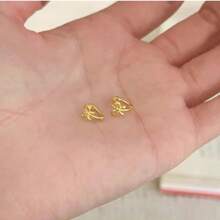 1 Cặp bông tai nơ bằng hợp kim đồng vàng 14K thời trang dành cho nữ, thích hợp để đeo hàng ngày, nhỏ nhắn và dễ thương (Tay nghề thủ công được cải tiến, vui lòng thắt nhẹ nhàng, chất liệu hợp kim đồng mềm và có thể dễ bị biến dạng) - Bạc - Xem 3