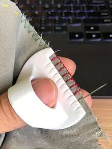 1 pezzo Utensile pratico in plastica per cucire a mano per principianti e anziani - spaziatura 2/3/4 mm, ideale per hobby creativi fai da te, progetti di cucito e decorazione della casa, accessorio per cucire | Design ergonomico | Strumento da cucito - Multicolore - Visualizzare 2