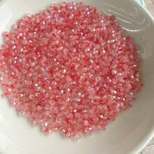 500 pièces de perles de verre facetées colorées de 4 mm, perles de cristal brillantes avec éclat de gemmes, convient pour les cadeaux, la création de bijoux, l'artisanat fait main et les projets DIY, idéal pour les créations DIY pendant les festivals et plus encore