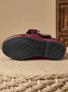 1 Paio di scarpe piatte eleganti e alla moda da principessa in pelle morbida con punta tonda, fiocco e motivo a quadri, adatte per la scuola o occasioni speciali
