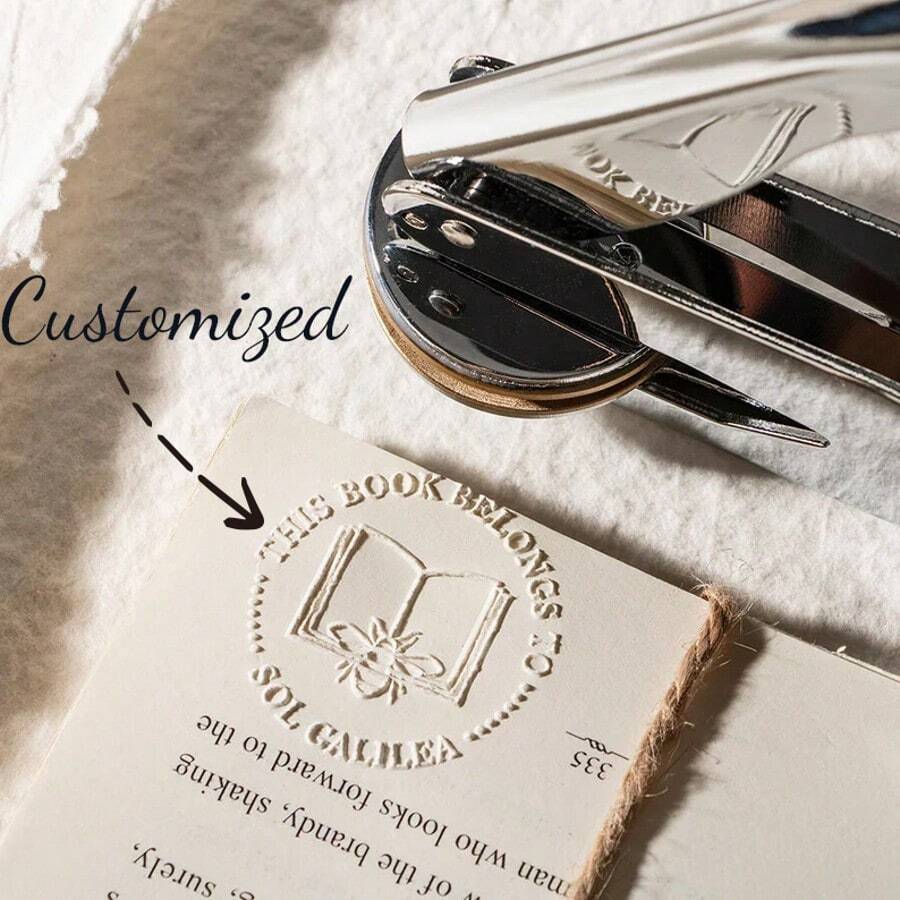 Personalizador de grabados, Grabador de biblioteca, Regalo para amantes de los libros, Ex Libris de, Pertenece a, Grabador de libros personalizado/ Personalizado "De la biblioteca de" Grabador de libros/Sello de libros/Grabador de biblioteca/Regalo para amantes de los libros GRABADOR DE BIBLIOTECA/Grabador de logotipos personalizado/Grabador de libros personalizado "De la biblioteca"/Grabador de montaña, Multifuncional, Duradero, Ornamental, Reutilizable, Exquisito, Elegante, de alta calidad, Colorido, Moderno, Personalizado, Único