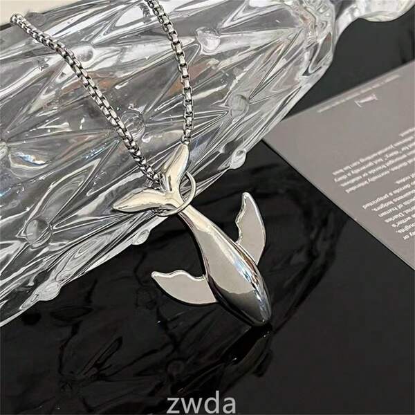 1pc Plain Whale Pendant Necklace, Minimalist Long Chain, Unisex Adults & Kids, Elegant Unique Necklace Gift