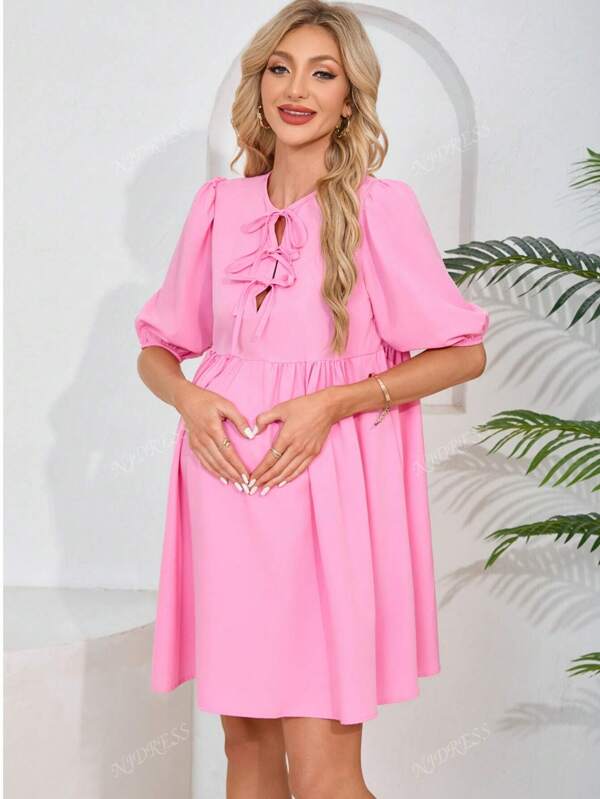 Vestido casual de maternidade com amarração frontal e franzido, cor sólida