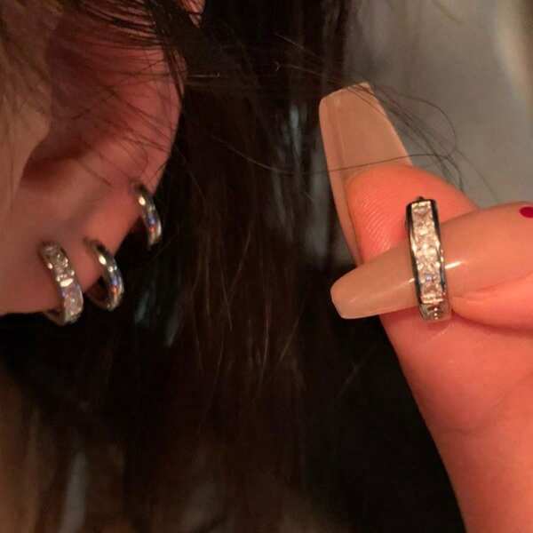 4 pièces / Set Boucles d'oreilles cercle en pierre de zircone minimaliste pour les femmes, convient pour un port quotidien et en cadeau (ne convient pas à ceux ayant de grands lobes d'oreille)