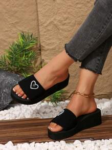 Pantuflas de mujer con suela gruesa y estampado de corazón, de punta abierta. Sandalias de plataforma de uso casual y de verano, con diseño antideslizante, cómodas y versátiles