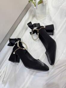 Minimalist Black Heels With Pearl Chain And Bow, Suitable For Stage, Formal Wear, Little Girls Daily Shoes