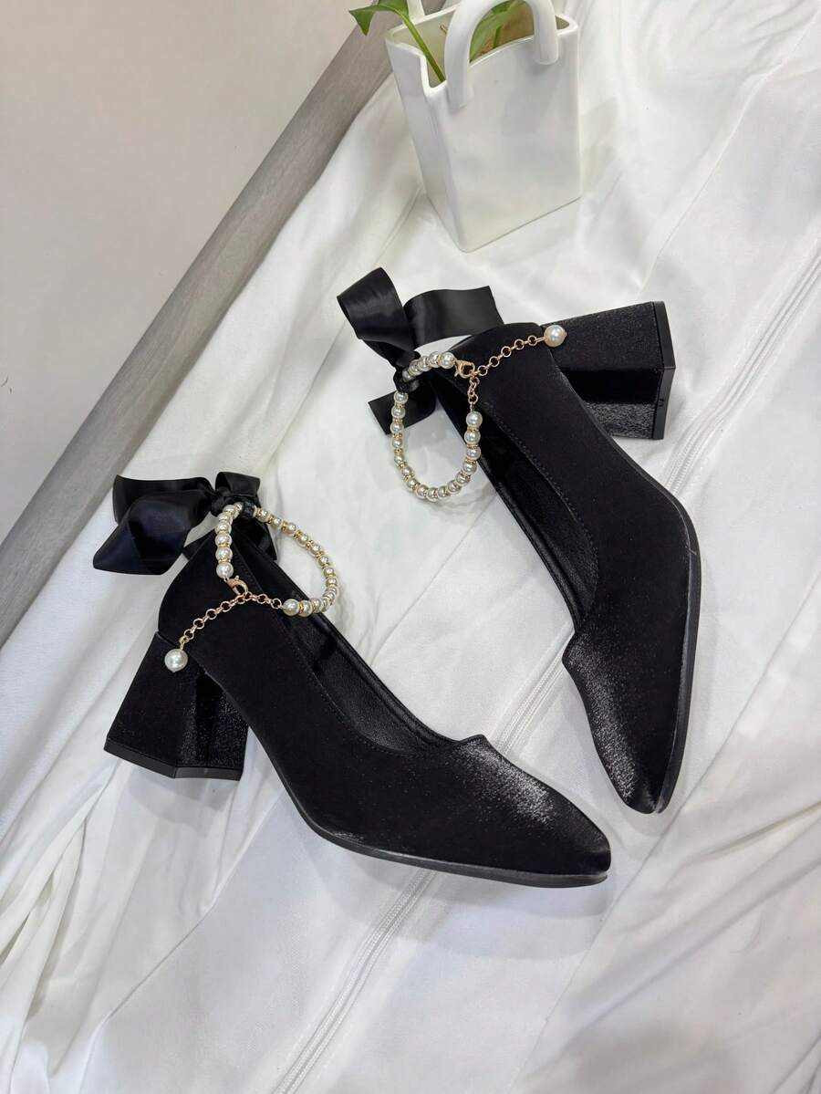 Minimalist Black Heels With Pearl Chain And Bow, Suitable For Stage, Formal Wear, Little Girls Daily Shoes