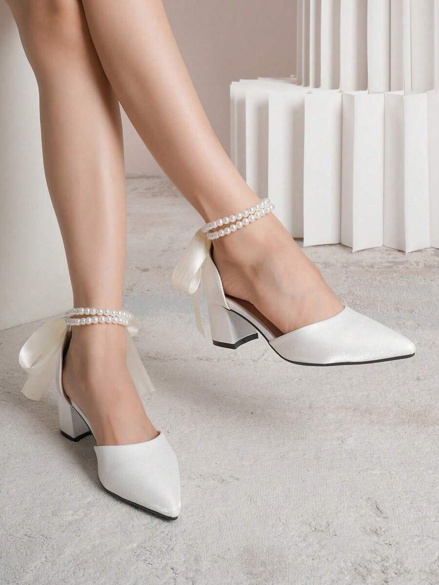 Giày cao gót giữa bằng vải satin trắng cho nữ – Giày cao gót mũi nhọn thanh lịch có dây xích mắt cá chân bằng ngọc trai và nơ, giày cưới lãng mạn và giày dạ hội cho các sự kiện trang trọng, hẹn hò và tiệc tối - trắng - Xem 1