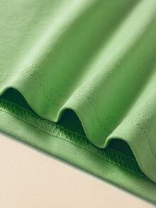 男童卡通恐龙印花短袖 T 恤和短裤两件套服装，时尚春夏