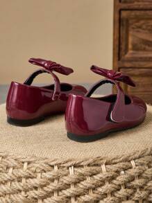 1 Paio di scarpe piatte eleganti e alla moda da principessa in pelle morbida con punta tonda, fiocco e motivo a quadri, adatte per la scuola o occasioni speciali