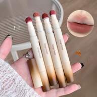 1pc Velvet Matte Liquid Lipgloss, Long Lasting Cream Lipstick, Non-Fading Velvet Makeup Effect, Multi Colors (Brown, Peach, Pink, Red) With Sponge Applicator