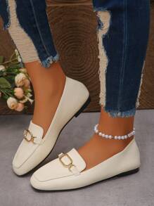 Chaussures plates à bout carré pour femmes, coupe large, à la mode, à porter au quotidien, avec chaîne en métal, basses, en PU beige, légères et confortables, pour l'extérieur, grande taille 36-43