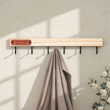 北欧风木质钥匙架，适用于玄关，简约自然木纹饰面，壁挂式设计，是收纳钥匙、太阳镜和小饰品的理想之选。这款钥匙架可轻松挂在墙上，方便整理日常必需品，其时尚永恒的设计使其成为家居装饰爱好者的完美礼物，兼具实用性和优雅气质。