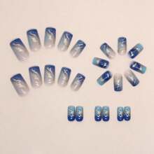 Uñas postizas con diseño de línea de hilo dorado y teñido anudado azul corto