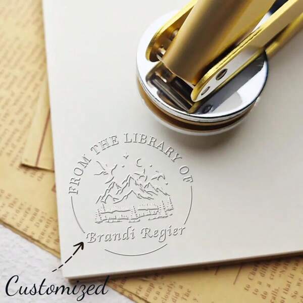 Timbro con logo personalizzato, timbro per biblioteca, regalo per amanti dei libri, ex libris di, appartiene a,Timbro per libri personalizzato/Timbro personalizzato dalla biblioteca di/Timbro per libri/Timbro per biblioteca/Regalo per amanti dei libri TIMBRO PER BIBLIOTECA/Timbro con logo personalizzato/Timbro per libri personalizzato dalla biblioteca/Timbro con motivi di montagna,Multifunzionale,Durevole,Ornamentale,Riutilizzabile,Raffinato,Elegante,Di alta qualità,Colorato,Moderno,Personalizzato,Unico