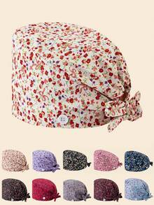 1顶女士高品质涤纶材质碎花图案系带护士帽，抗菌防尘，后部弹性设计，侧边带口罩绳钩，适合医生、护士以及所有医院、美容院、兽医诊所工作人员佩戴。