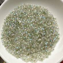 500 pièces de perles de verre facetées colorées de 4 mm, perles de cristal brillantes avec éclat de gemmes, convient pour les cadeaux, la création de bijoux, l'artisanat fait main et les projets DIY, idéal pour les créations DIY pendant les festivals et plus encore