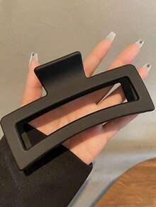 1个优雅简约超大哑光方形发爪夹，适合日常发型，可作发爪、发饰、时尚极简发夹，是母亲节、返校季、复活节、节日等场合的理想礼物。这款发夹可作发卡、发夹、发饰、发夹、发抓夹等，适合秋冬季休闲场合，也适合度假、夏季海滩等场合。 - 黑色 - 查看 9