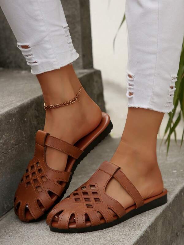 New European & American Vintage Roman Sandals For Women, Hollow Perforated Rhombus Closed Toe Flat Sandals, For Holiday, Beach, Slip Resistant, Versatile, Elegant, Punk Casual