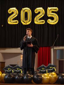 40 件/套 2025 毕业派对装饰套装 - 包含 35 件 | 32 英寸金色数字气球“2025”（80 厘米高）| 黑色迷你毕业帽气球 | 10 英寸黑色和金色乳胶气球 | 毕业主题装饰 | 教室欢送仪式/照片背景 - 金色2025 - 查看 4