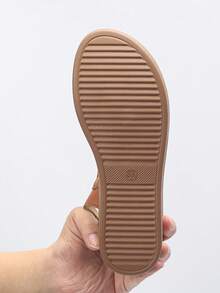 2025 最新春夏人字带聚氨酯防滑厚底厚底凉鞋，时尚妈妈鞋