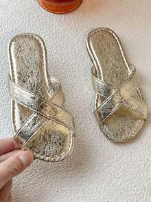 1 Pair Of Summer Bestsellers Silver Children's Non-Slip Slippers Fashion Everything Comfortable Soft Simple Silver Flat Sandals For Girls Aged 3-12 Years Old For Indoor And Outdoor Daily Vacation Leisure Beach Silver Sequins With Metal Decorative Strip Strap Design Slippers - Gold - View 2