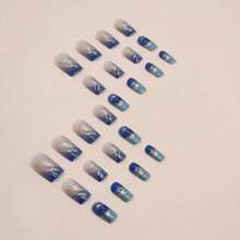 Uñas postizas con diseño de línea de hilo dorado y teñido anudado azul corto