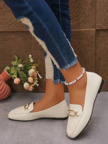 Chaussures plates à bout carré pour femmes, coupe large, à la mode, à porter au quotidien, avec chaîne en métal, basses, en PU beige, légères et confortables, pour l'extérieur, grande taille 36-43