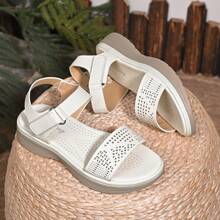 This Is A Women's Round Toe Flat Sandals. The Upper Is Designed With A Strap And Perforated For Breathability, With An Open Back And Buckle Closure To Prevent The Shoe From Slipping Off. The Insole Is Made Of PU. Suitable For All Women's Daily Wear, In A Solid Preppy Academic Y2K TPR (Thermoplastic Rubber) Material. Women's Round Toe Flat Sandals, Suitable For Beach, Wedding, Party, Outdoor, Office, Summer