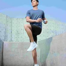 XTEP ملابس تدريب صيفية جديدة للرجال، قميص رياضي قصير الأكمام ماص للرطوبة وسريع الجفاف، قطعة رياضية نصف كم تنفس قابلة للتهوية، رقم المنتج 875229A70154