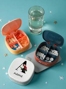 1 pezzo Scatola portatile per pillole a 4 scomparti, mini scatola per gioielli e pillole, regalo personalizzato con targhetta nome, scatola di plastica impermeabile per medicinali da viaggio, piccola scatola per medicinali portatile, articolo per la casa, scatola per medicinali da viaggio, mini scatola sigillata, scatola portaoggetti medicali