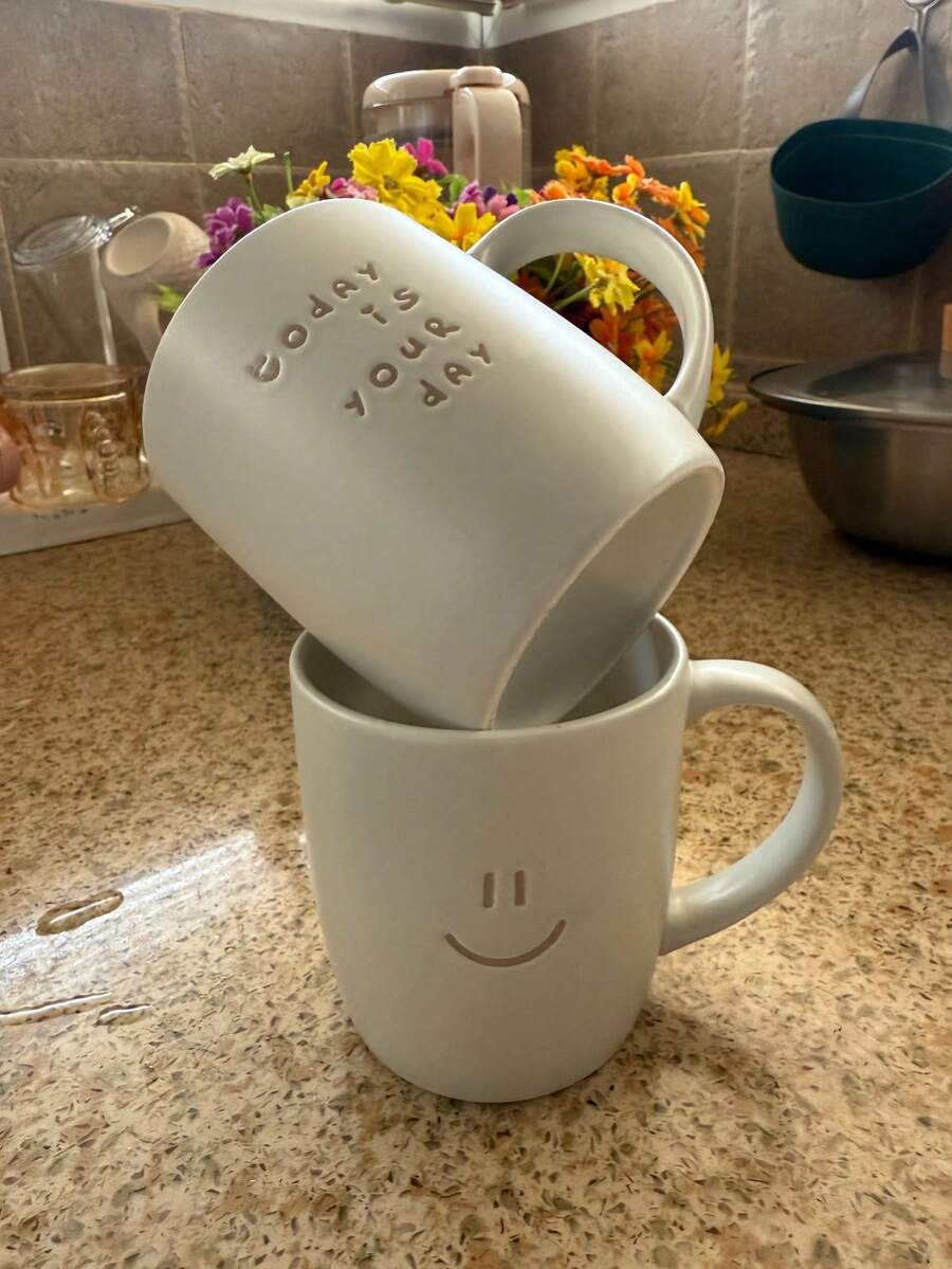 Taza cerámica con letra, taza creativa para leche, taza de agua de oficina, taza de café, taza con asa - Beis - Ver 1