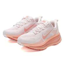 Nike Zapatillas de running Vomero 18 para mujer con amortiguación, deportivas para exteriores, para correr en carretera y entrenamiento físico HM6804-601 - Rosa suave/Rojo raíz de rubia/Rojo raíz de rubia claro/Naranja ágata - Ver 3