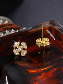 Pendientes minimalistas y elegantes de plata de ley 925 con trébol de cuatro hojas y circonita cúbica, opción de regalo para aniversario, Día de la Madre, adecuado para uso diario, joyería fina para mujeres - Dorado - Ver 2