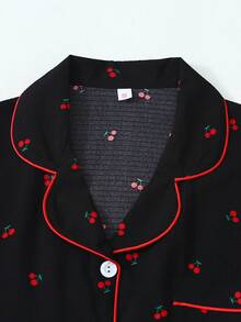 可爱樱桃印花睡衣套装，带领扣和短袖上衣、长裤、女士睡衣和家居服 - 黑色 - 查看 3