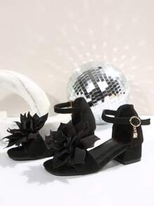 1 Pair Girls Sandals With Seaweed Flower, Rhinestone Pendant, Low Heel, Round Toe, Closed Toe, Chunky Heel, Fashion Retro Durable Comfortable Children High Heel Sandals, Suitable For 3-15 Years Old Boys And Girls, Campus, Dance Show, Party, Daily, Beach, Spring/Summer 2025 New Arrival