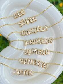 1件定制3D泡泡字母项链，个性化魅力珠宝礼物，圆形泡泡字母项链，适合送给朋友、情侣和家人，适用于婚礼、情人节、母亲节、时尚、复古、简约、休闲、金色、时尚、彩色、复古、男女皆宜、潮人、定制、个性化、独特、送给他的理想礼物、送给她的理想礼物、男朋友、女朋友、爸爸、妈妈、家人、朋友、周年纪念日、生日、毕业典礼、舞会、派对、女士项链、学习用品、返校、办公室、学校、教室、教师礼物、大学、同事、宿舍、教师、男孩女孩、青少年、初中生、中学生、高中生。学生、大学生、大一新生、大二学生、低年级学生、时尚秋日、细腻浪漫