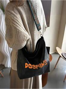 Personalizowana torba listonoszka w stylu retro z szerokim paskiem i personalizowanym imieniem, personalizowany proces haftu, damska torba na ramię, modna torebka, modny wzór motyla, idealny wybór na zakupy w czasie wolnym, a także wyjątkowy prezent świąteczny, prezent z okazji ukończenia szkoły, prezent na Dzień Matki i prezent do ręki.