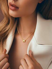 小巧立体字母气球3D字母镀金吊坠项链，女士个性化珠宝 - 金色 - 查看 2