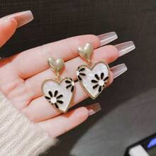 1 paire de boucles d'oreilles à goutte d'huile à motif cœur en noir et blanc, convenant aux femmes pour un port quotidien et professionnel toute l'année