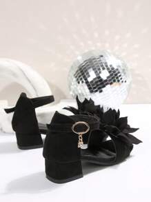 1 Pair Girls Sandals With Seaweed Flower, Rhinestone Pendant, Low Heel, Round Toe, Closed Toe, Chunky Heel, Fashion Retro Durable Comfortable Children High Heel Sandals, Suitable For 3-15 Years Old Boys And Girls, Campus, Dance Show, Party, Daily, Beach, Spring/Summer 2025 New Arrival