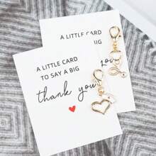 1 pièce Porte-clés unique breloque "Pocket Hug" avec Merci - Inclut un cœur, un bonnet d'infirmière, un design de stéthoscope, avec une carte de remerciement. Parfait comme cadeau de remerciement pour les médecins, les infirmières, les équipes médicales, le personnel EMS communautaire. Idéal pour la Journée des infirmières, cadeau de rétablissement, accessoire de voiture, pendentif de sac