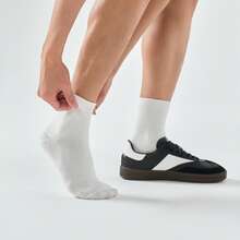 XTEP Calcetines deportivos para hombres, genuinos, cómodos y transpirables, de color liso, en paquete de tres pares. Referencia 878139560045