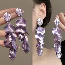 1 par de aretes con pétalos de rosa largos, adecuados para ocasiones formales y uso diario