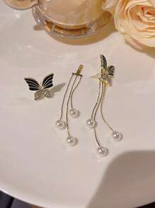 زوج من الأقراط الطويلة المنسدلة والمزينة بالخرز والشرابات على شكل فراشة قطرة زيت باللون الأسود، جذاب وأنيق للنساء