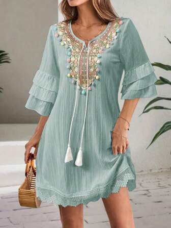 女式刺绣 V 领连衣裙，彩色流苏细节，荷叶边 1/3 袖，流苏装饰海滩度假连衣裙