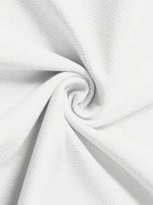 Camiseta de tirantes para mujer de color blanco con dobladillo redondeado y corte de hombros ancho que realza la silueta, ideal para el gimnasio, entrenamiento, clases de yoga y carreras matutinas al aire libre